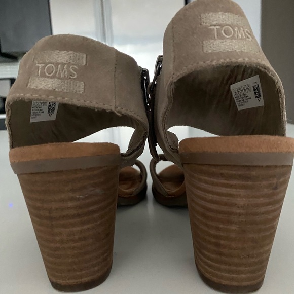 TOMS Women's Suede Nude, 6.5 size, worn once - Picture 4 of 6